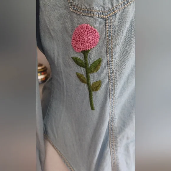 Vintage Y2K Guess Jeans Embroidered Button Up Denim Shirt - Picture 5 of 11